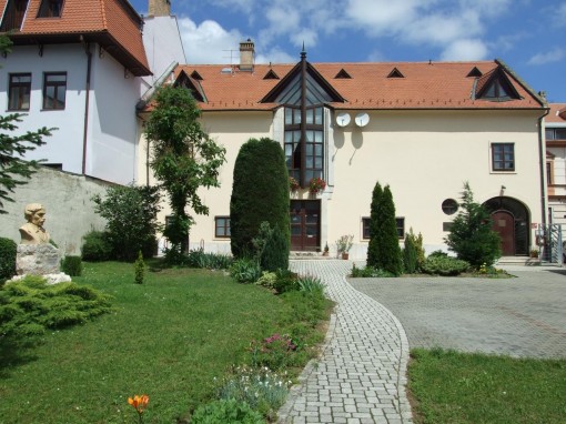 1522555_248375585329913_1038761924_o