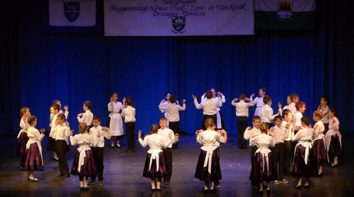 2015-03-22  JUGENTANZ TSCHEPEL      L1000502 0070 SCHOROKSCHAR  GRASSALKOVICH GRUNDSCHULE GOLD