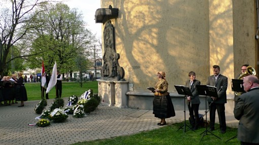 2015-04-19 Schaumar Vertreibung Denkmal Magdi