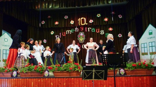 2019--06-23 BLUMENSTRAUSS HARAST 10 JAHRE L1020843 037