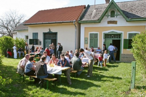 784-emmausz-husvethetfo-vigassag-boly-pincefalu