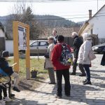 A dunabogdányi tanösvénynek nyolc, kétnyelvű táblákkal ellátott állomása van / Der Bogdaner ungarndeutsche Lehrpfad hat acht Stationen mit zweisprachigen Tafeln