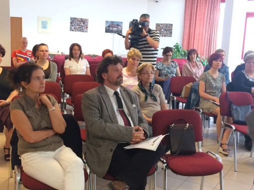 Buchprasentation_links_Dr._Agnes_Klein_a_konyvbemutato_balra_dr._Klein_Agnes