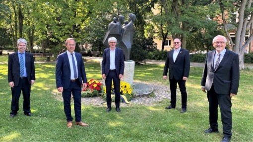 Gruppenbild-768x432