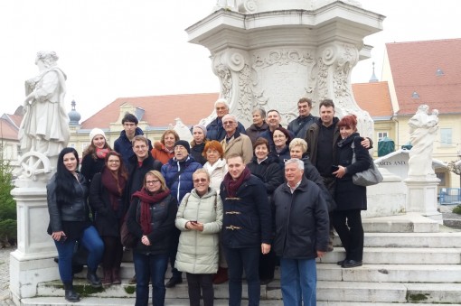 mit-den-deutschen-aus-serbien-und-kroatien-an-der-dreifaltigkeitssaule