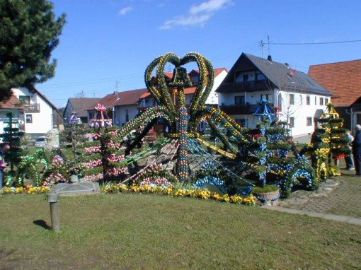 Húsvéti kút Bieberbachban (Foto: TI Egloffstein) osterbrunnen_bieberbach